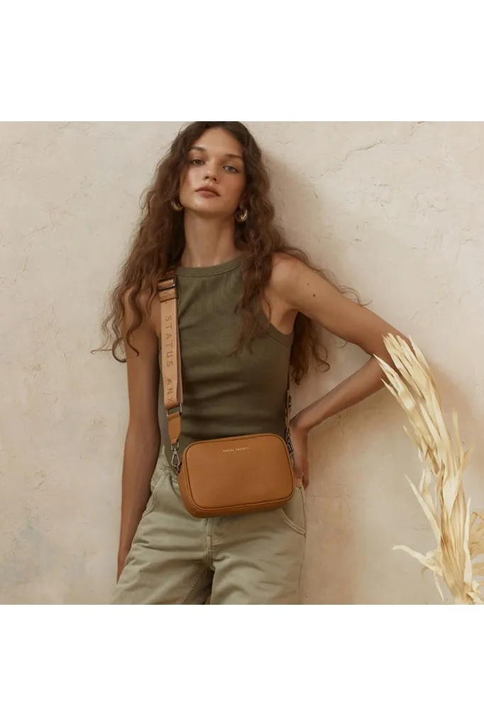 Status Anxiety - Plunder With Webbed Strap - Bag - Tan